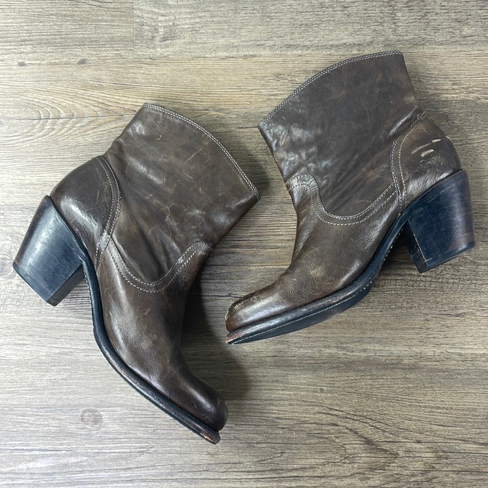 Frye Women’s Leather Leslie 76751 Brown  Ankle Side Zip Booties Boots, size 8.5